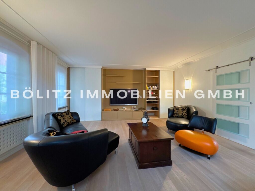 Wohnzimmer OG Hauptgebäude