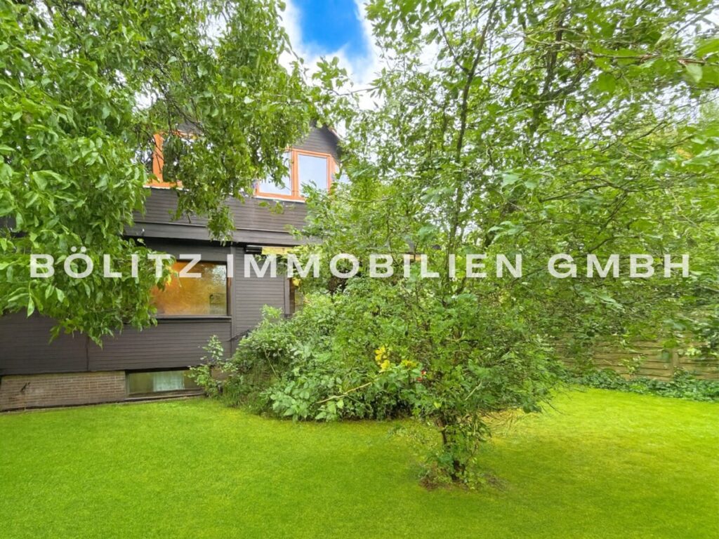 hintere Hausansicht mit Garten