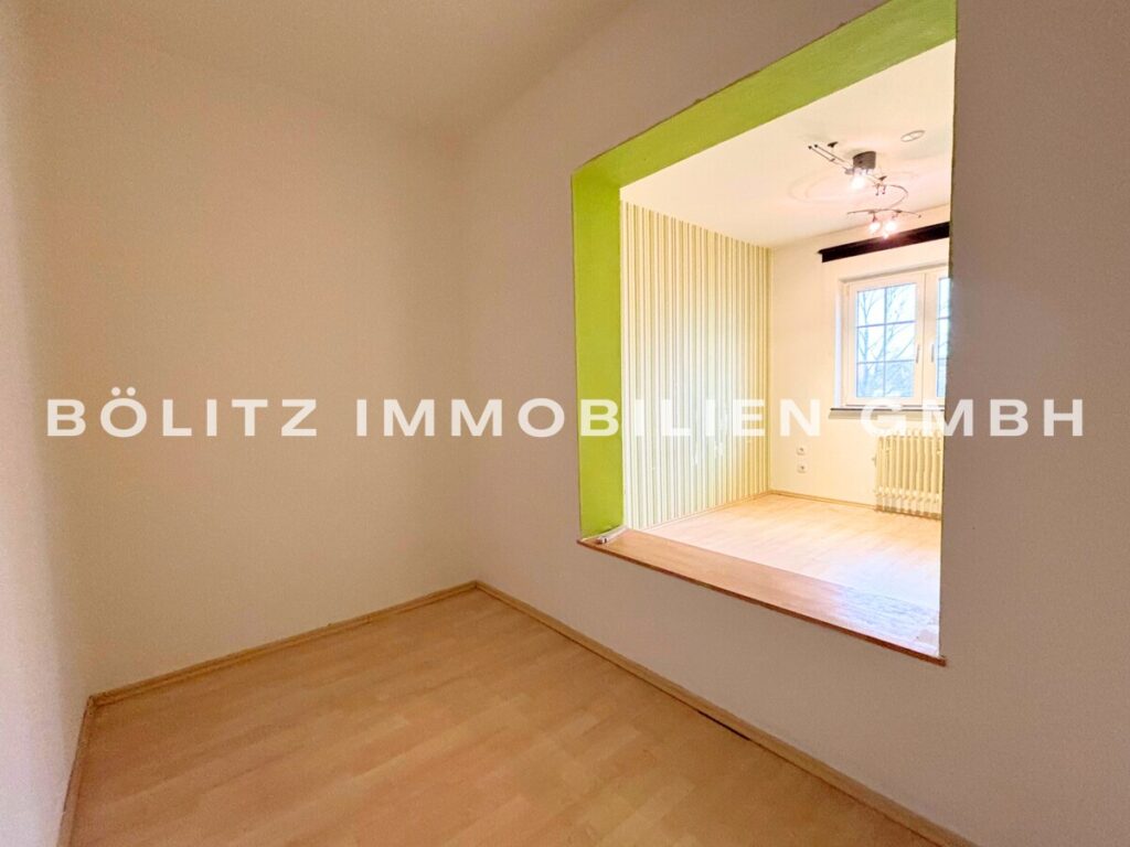 Halbes Zimmer mit Öffnung OG
