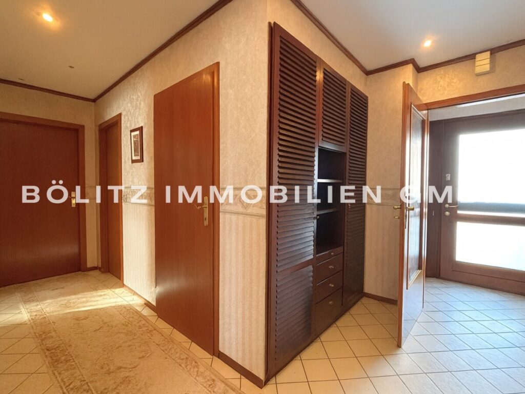 Flur EG (mit KI ausgeräumt)