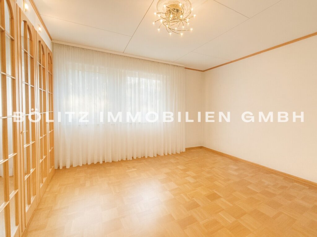 Zimmer EG (mit KI ausgeräumt)