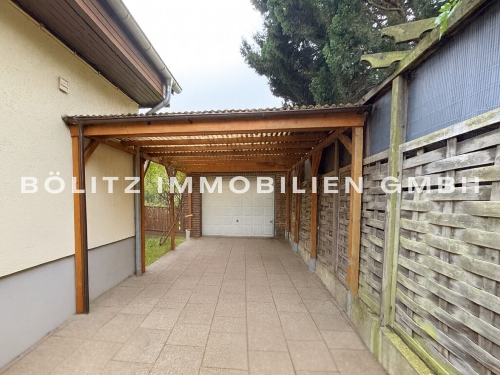 Garage (mit KI aufgeräumt)