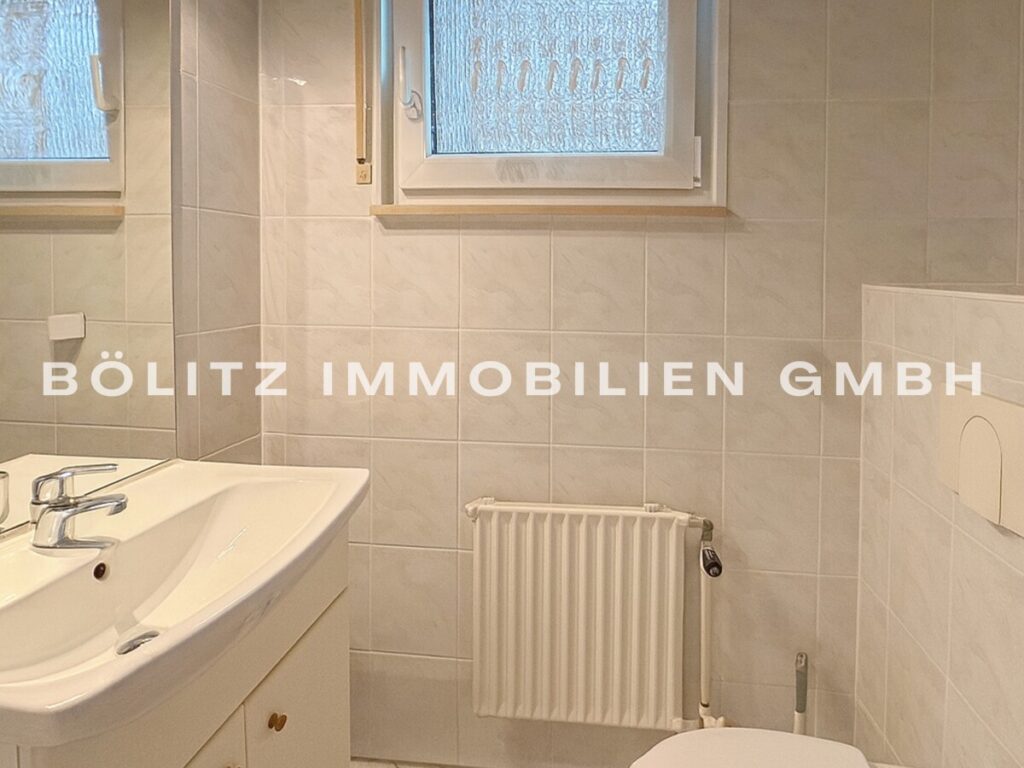 Gäste-WC EG (mit KI aufgeräumt)