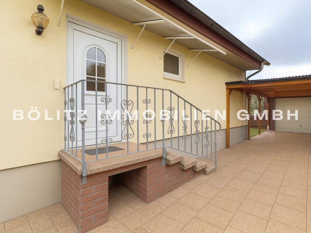 Hauseingang (mit KI aufgeräumt)