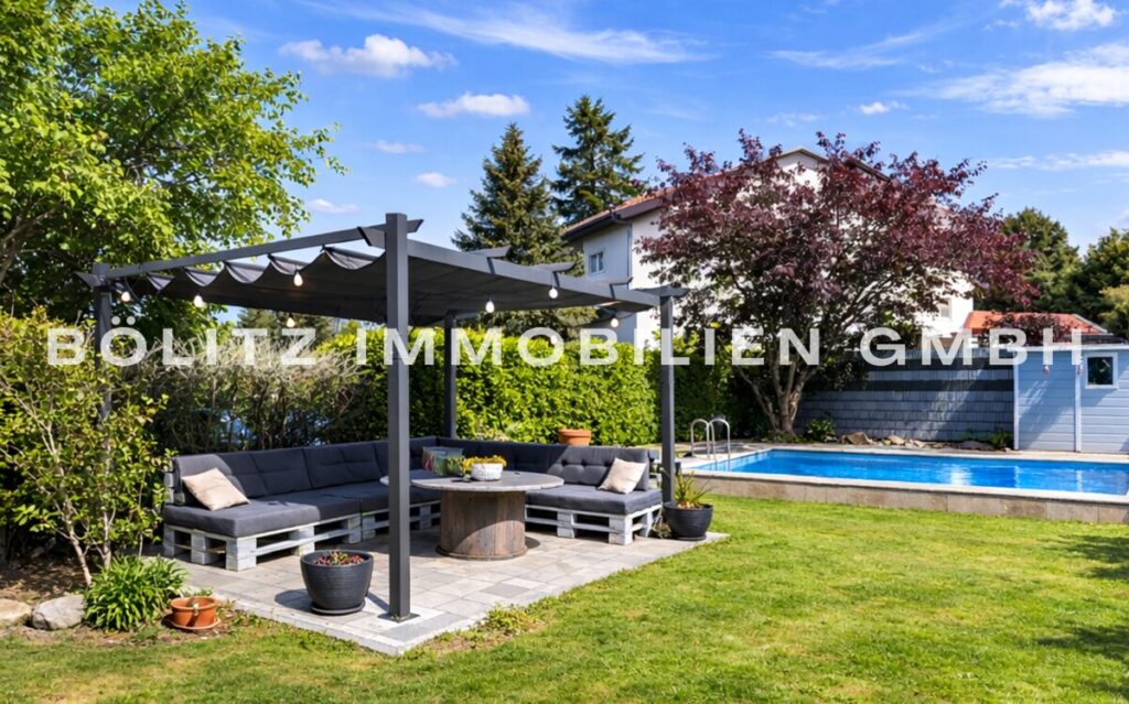 Weiterer Loungebereich mit Pool