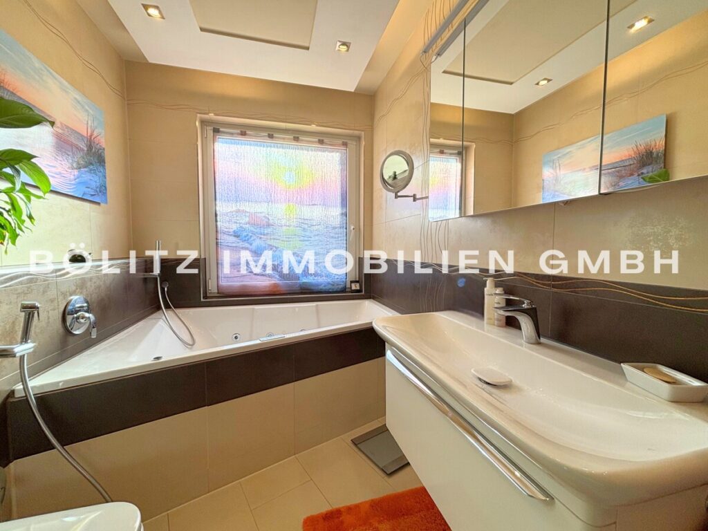 Badezimmer mit Tageslicht