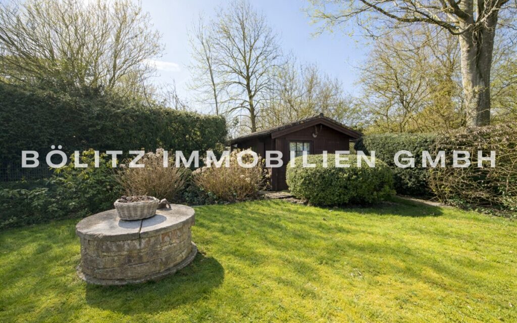 Brunnen & Holzhütte