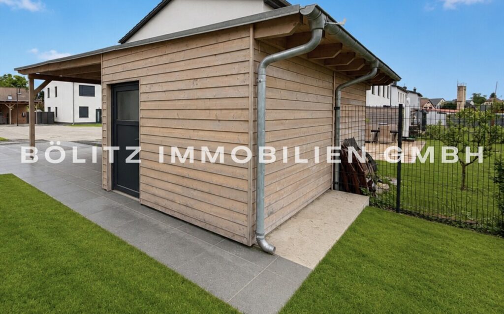 Angebauter Abstellraum am Carport