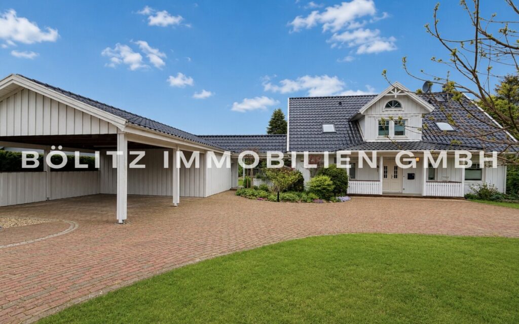 Ansicht Vorderseite Carport & Haus