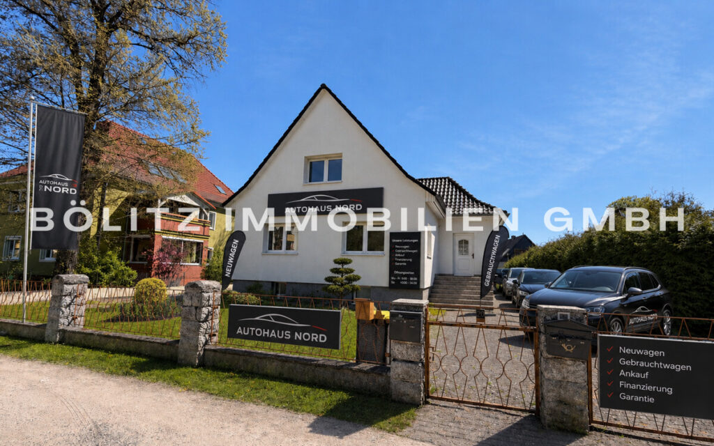 Hausansicht Straßenseite (mit KI gestaged)