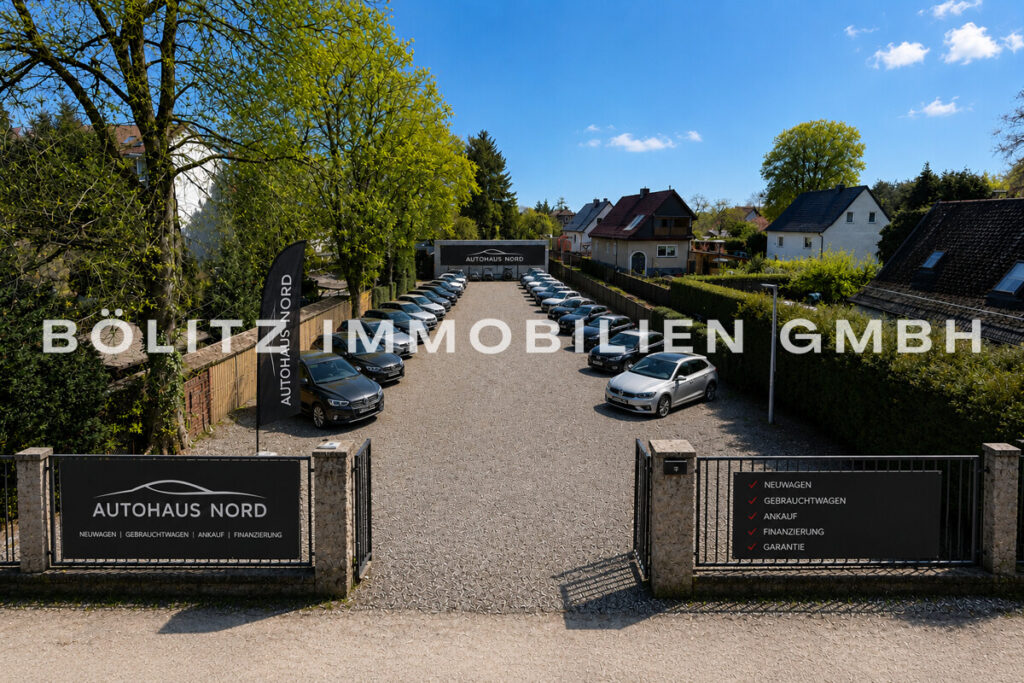 angrenzendes Baugrundstück (mit KI gestaged)