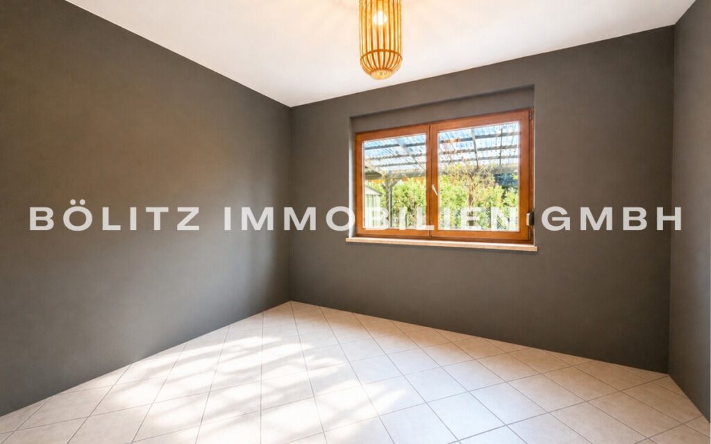Zimmer EG (geräumt mit KI)