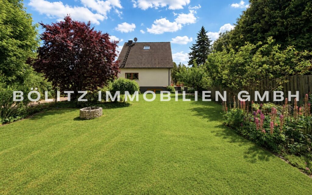 Hausansicht und Garten