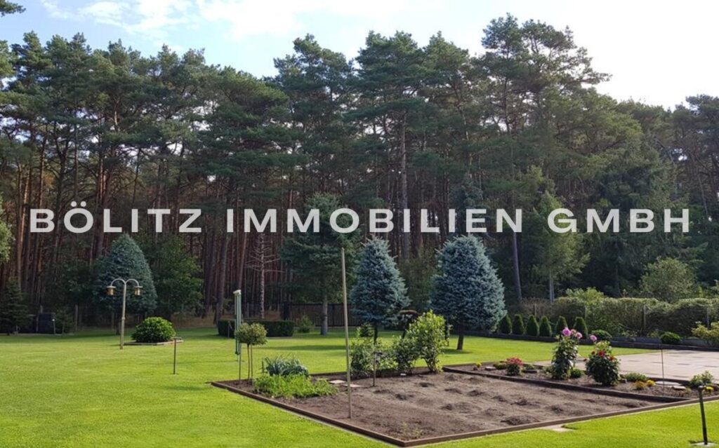 Hinterer Garten mit Pflanzenbeet