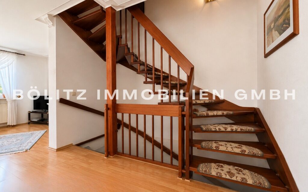 Treppe ins UG und DG